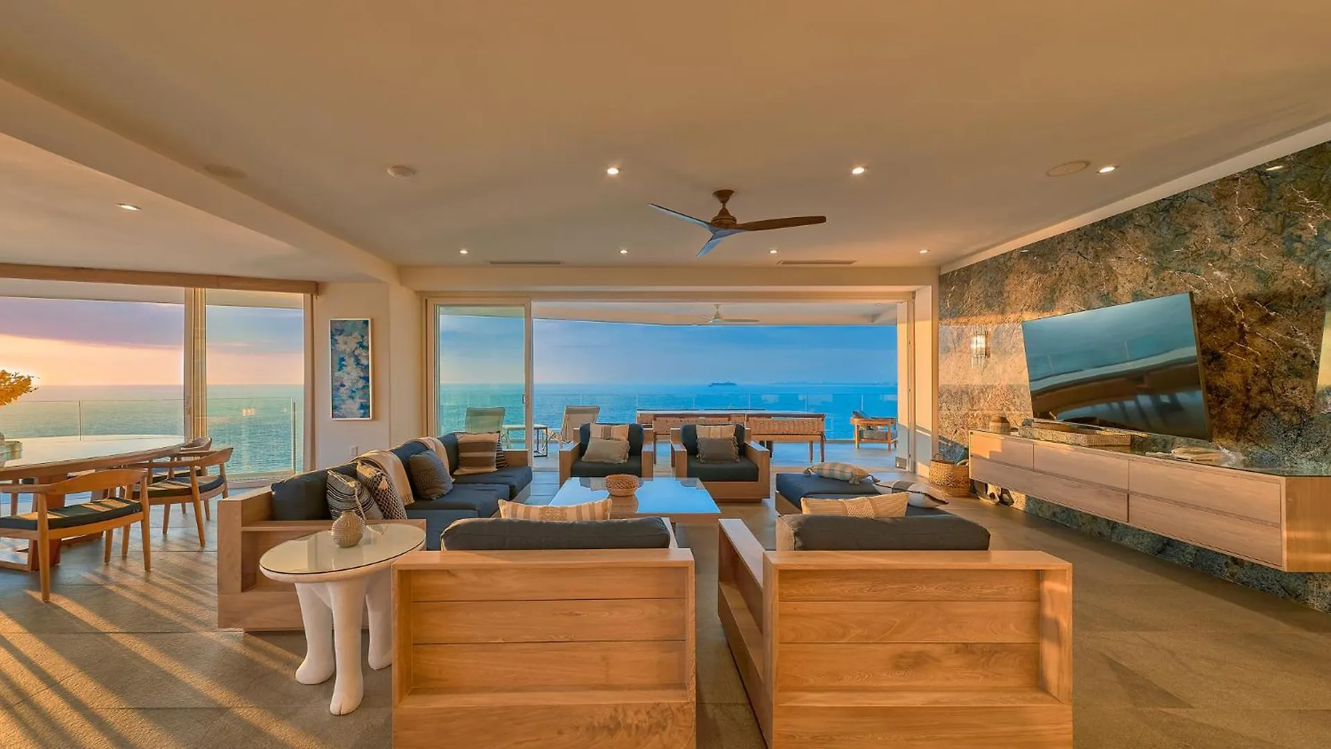 Hotel Maxwell Residences At Indah Puerto Vallarta