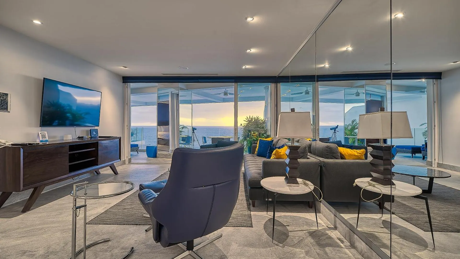 Maxwell Residences At Indah Puerto Vallarta 4*,